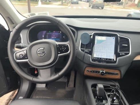 Used 2024 Volvo XC90 T8 Plus image 3