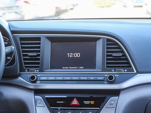 Used 2017 Hyundai Elantra SE image 19