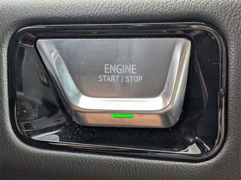 Used 2025 GMC Yukon Denali image 32