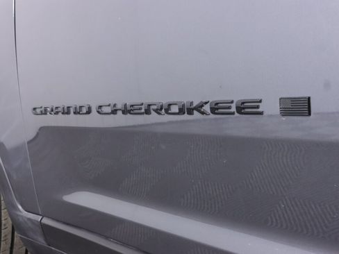 Used 2025 Jeep Grand Cherokee Limited w/ Luxury Tech Group II RWD image 38