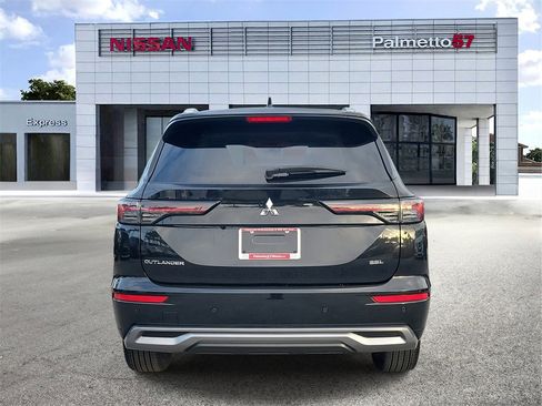 Used 2025 Mitsubishi Outlander SEL image 5