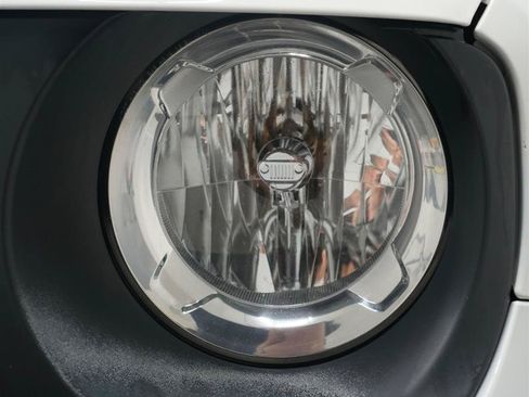 Used 2016 Jeep Renegade Trailhawk AWD/4WD image 33