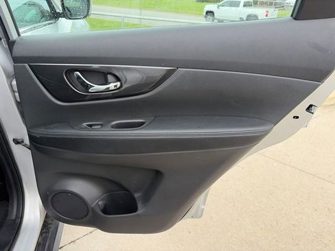 Used 2018 Nissan Rogue S AWD/4WD image 29