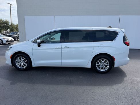 Used 2023 Chrysler Voyager LX FWD image 2