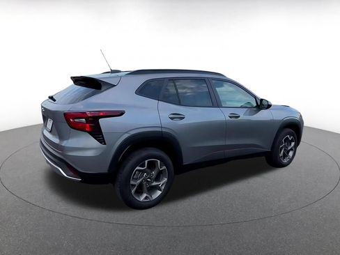 Used 2025 Chevrolet Trax LT FWD image 14