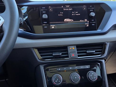 Certified 2023 Volkswagen Taos SE w/ Panoramic Sunroof Package FWD image 38