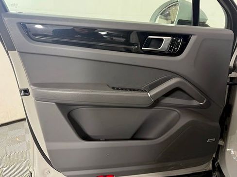 Used 2020 Porsche Cayenne Base image 28