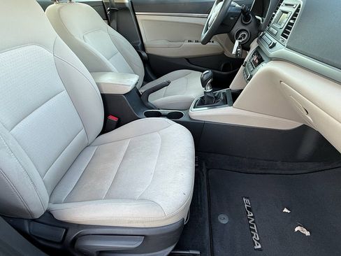 Used 2017 Hyundai Elantra SE image 10