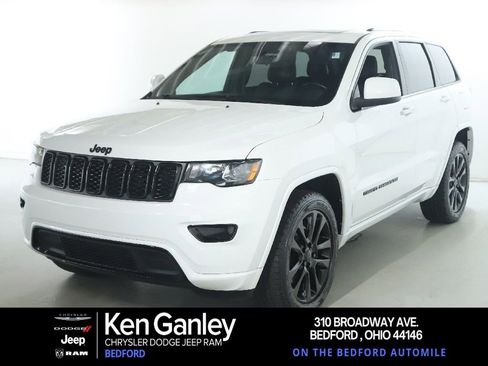 Used 2021 Jeep Grand Cherokee Laredo X AWD/4WD image 1