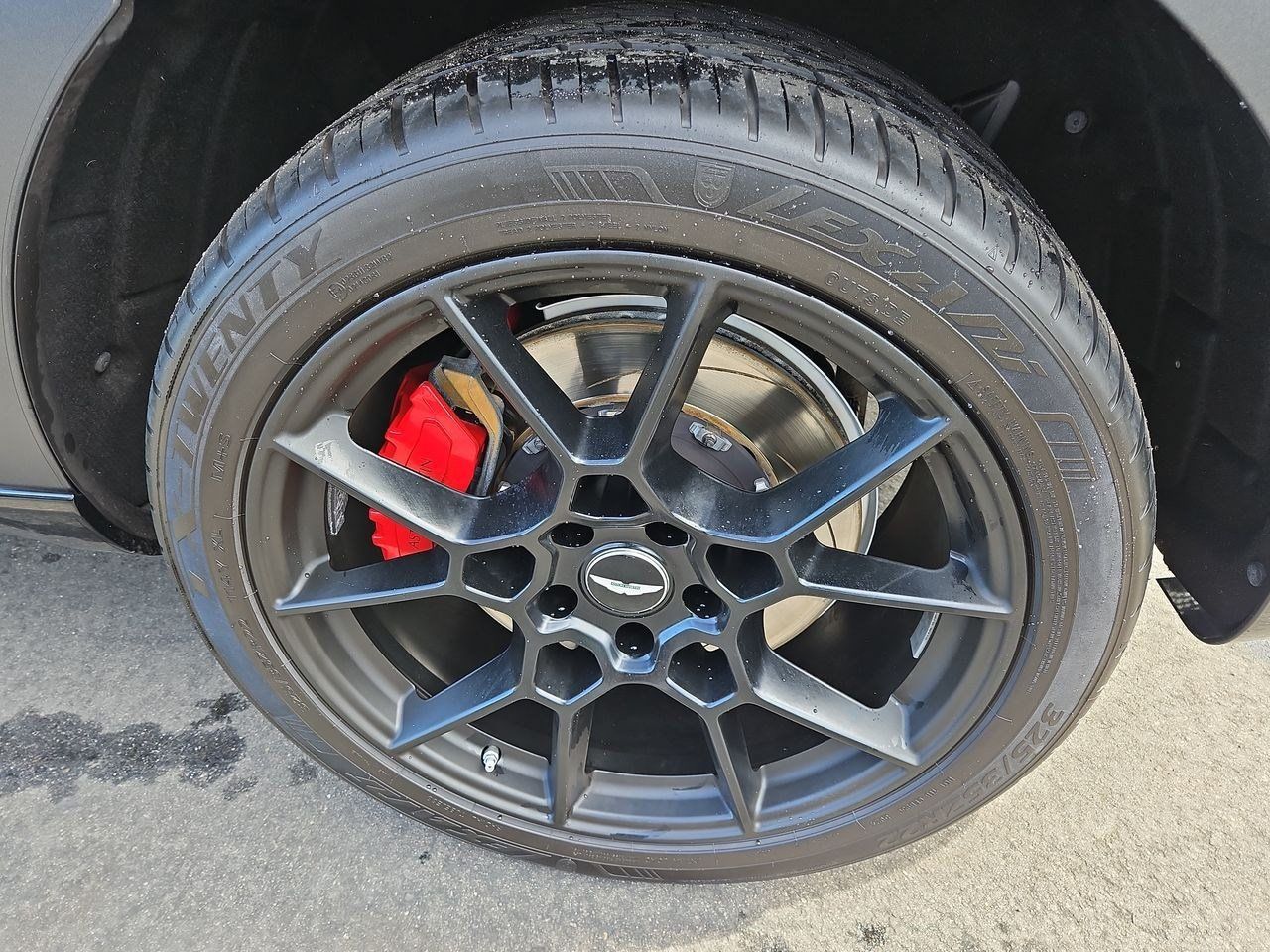 Used 2021 Aston Martin DBX AWD/4WD image 26