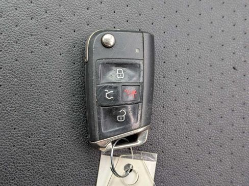 Used 2019 Volkswagen Tiguan SE AWD/4WD image 34