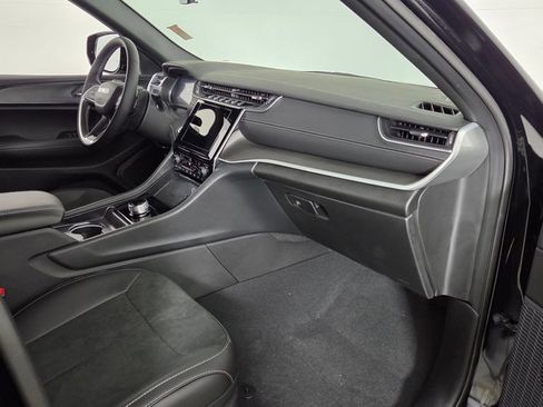 New 2025 Jeep Grand Cherokee Altitude image 33