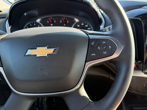 Used 2022 Chevrolet Traverse LT image 25