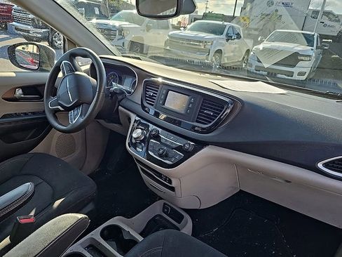 Used 2017 Chrysler Pacifica LX w/ Tire & Wheel Group image 15