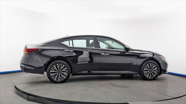 Used 2025 Nissan Altima 2.5 SV FWD image 9