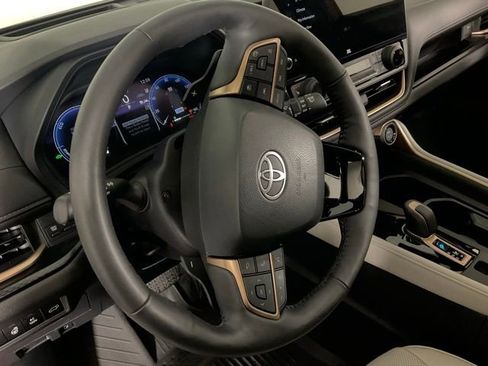 Used 2025 Toyota Grand Highlander AWD Hybrid image 23