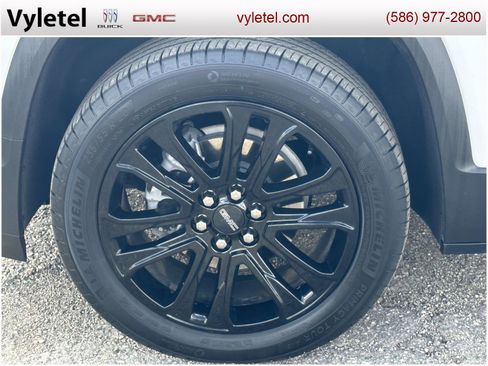 Certified 2023 GMC Acadia SLE w/ Driver Convenience Package image 7