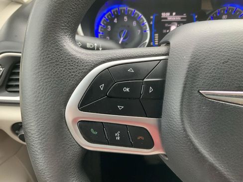 Used 2018 Chrysler Pacifica Touring Plus FWD image 32