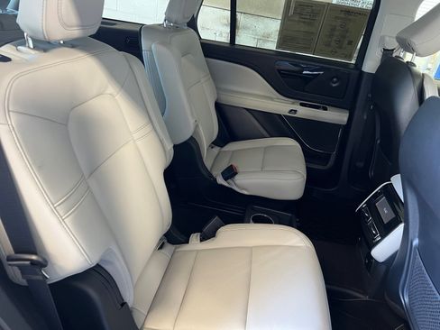 Used 2025 Lincoln Aviator AWD w/ Jet Appearance Package image 28