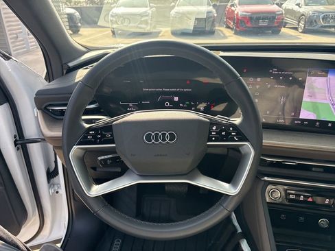 Used 2025 Audi Q5 Premium w/ Convenience Package image 21