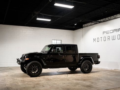 Used 2022 Jeep Gladiator Sport image 3
