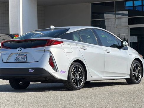 Used 2019 Toyota Prius Prime Advanced w/ Carpet Mat Package FWD image 4