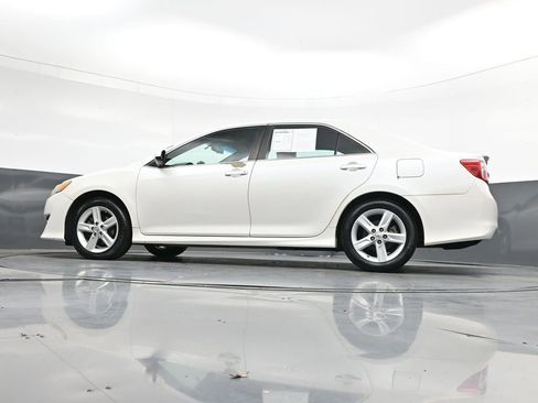 Used 2014 Toyota Camry SE FWD image 43