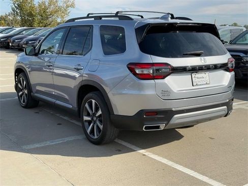 Used 2023 Honda Pilot Touring image 7