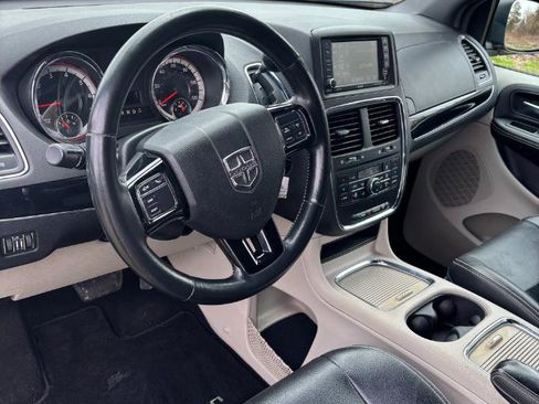 Used 2016 Dodge Grand Caravan SXT image 15