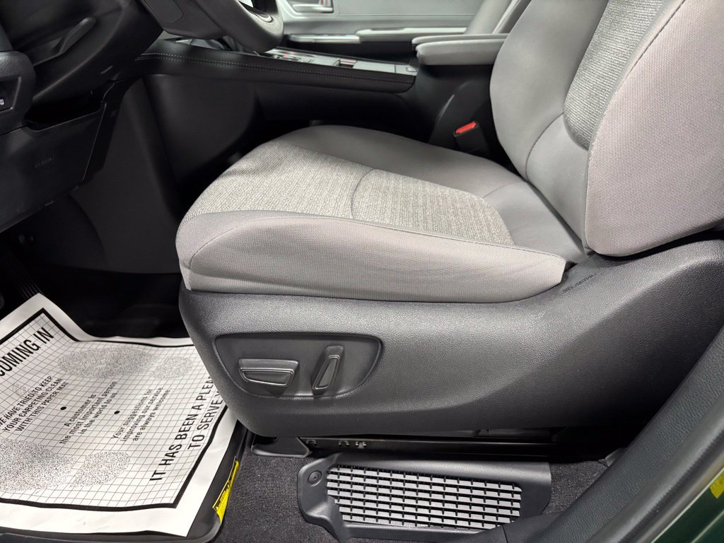 Used 2026 Toyota Sienna LE FWD image 12