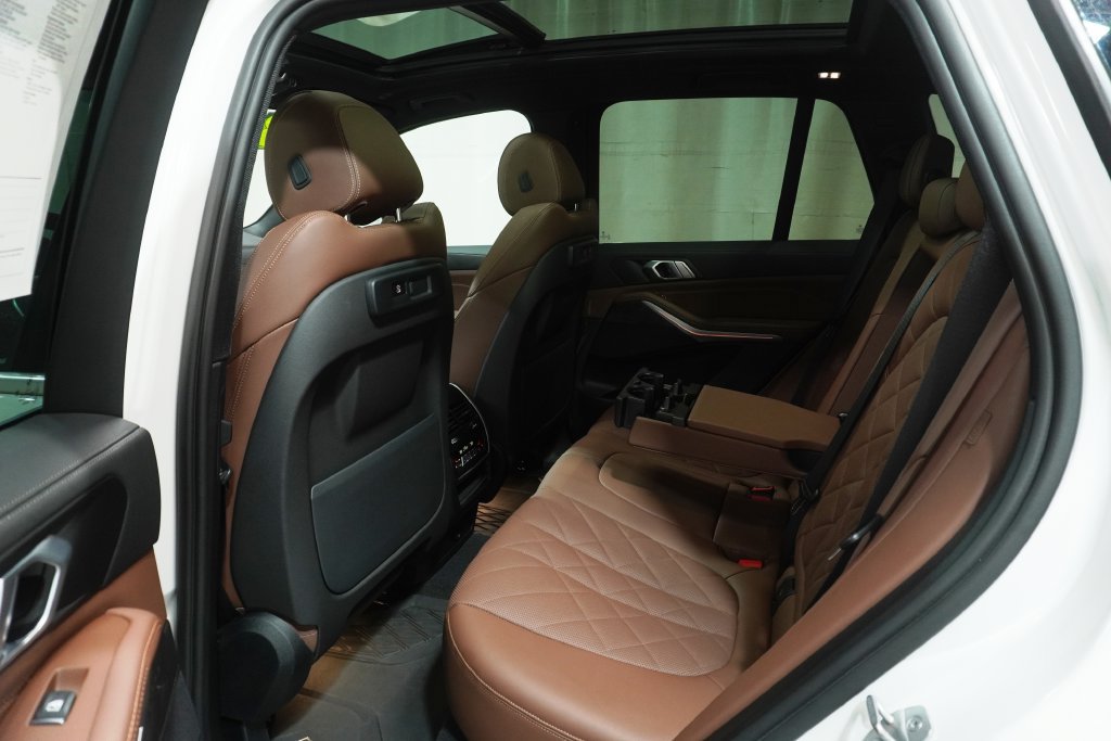 Used 2023 BMW X5 xDrive40i AWD/4WD image 12