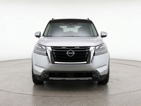 Used 2025 Nissan Pathfinder SV AWD/4WD image 2