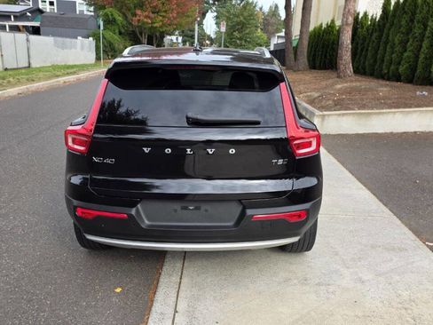 Used 2020 Volvo XC40 T5 Momentum w/ Protection Package Premier AWD/4WD image 6