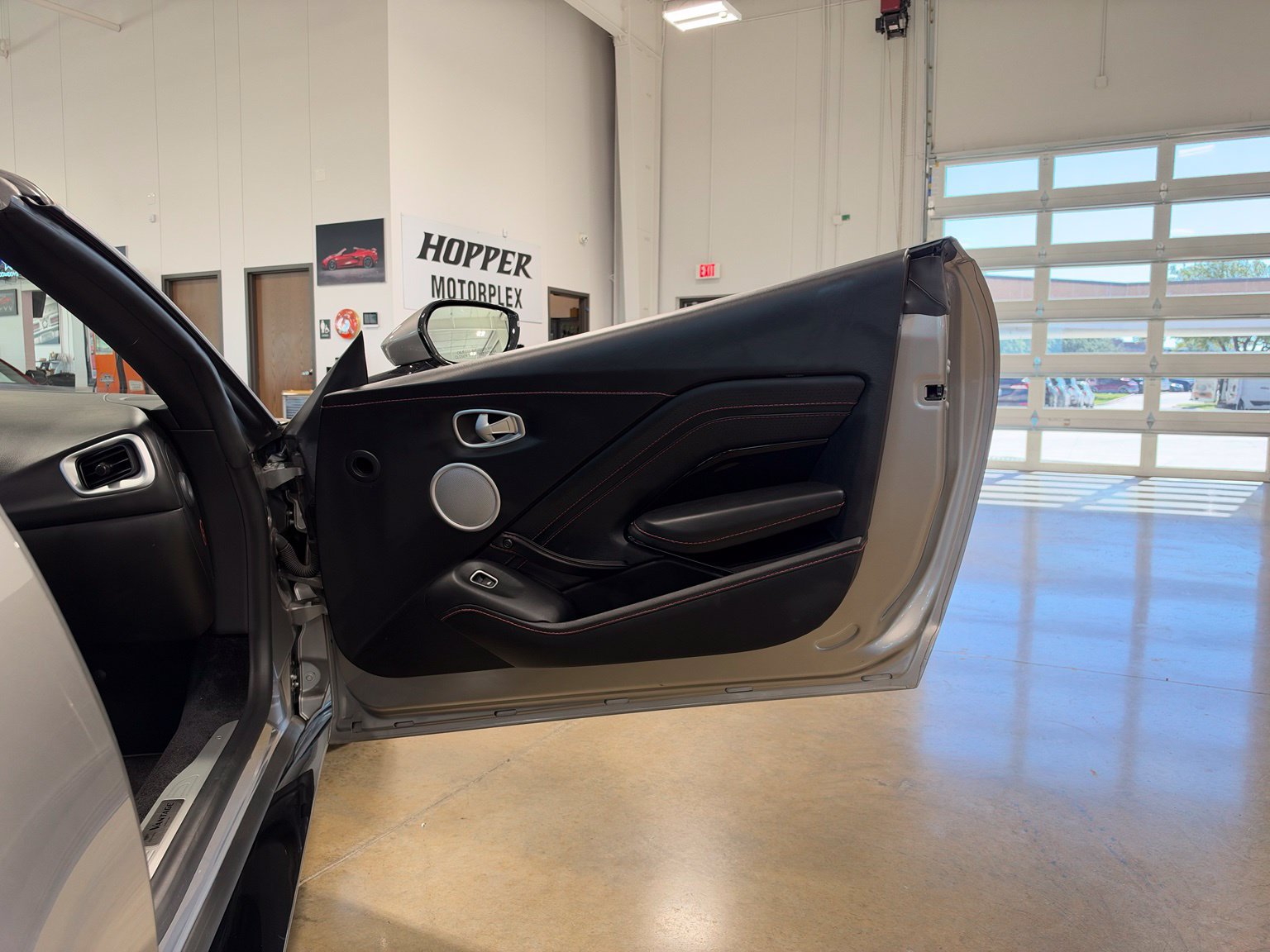 Used 2021 Aston Martin V8 Vantage Roadster RWD image 39