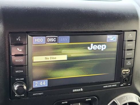 Used 2018 Jeep Wrangler Unlimited Rubicon w/ Connectivity Group AWD/4WD image 17