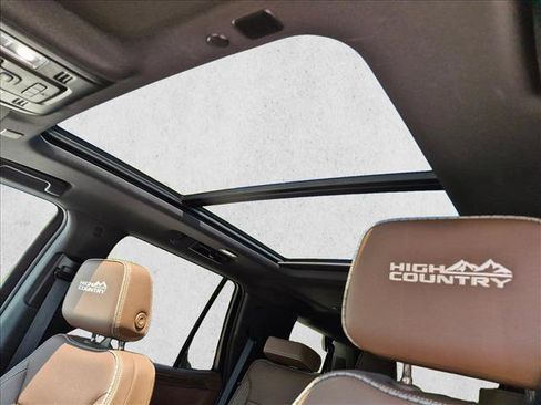 Used 2024 Chevrolet Tahoe High Country AWD/4WD image 17