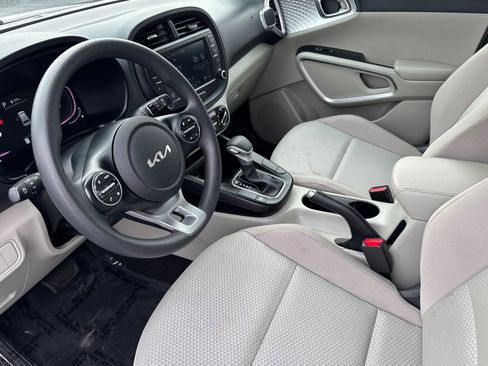 Used 2023 Kia Soul LX w/ LX Technology Package image 10