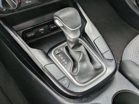 Used 2023 Kia Soul LX w/ LX Technology Package FWD image 16
