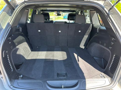 Used 2019 Jeep Grand Cherokee Laredo AWD/4WD image 30