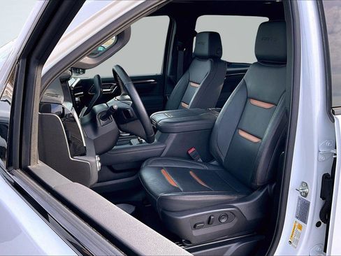 Used 2025 GMC Sierra 3500 AT4 w/ AT4 Premium Plus Package image 27