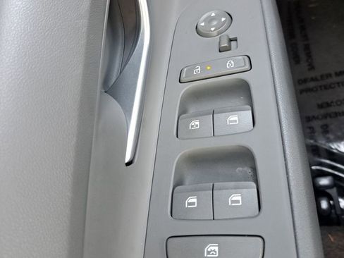 Used 2025 Hyundai Elantra SEL image 17