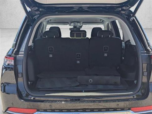 Used 2023 Jeep Grand Cherokee Limited RWD image 6
