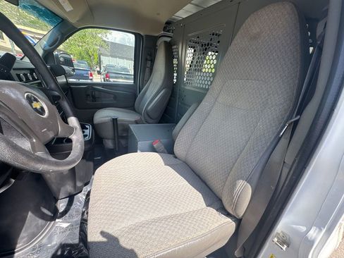 Used 2014 Chevrolet Express 2500 RWD image 10