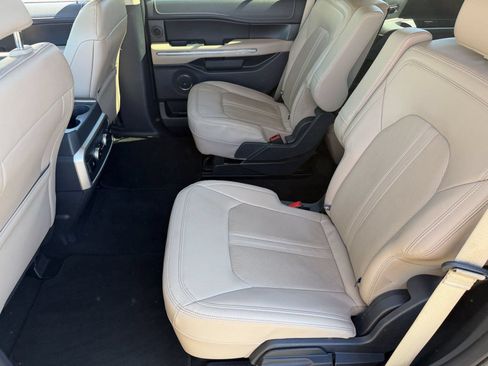 Used 2024 Ford Expedition Limited AWD/4WD image 23