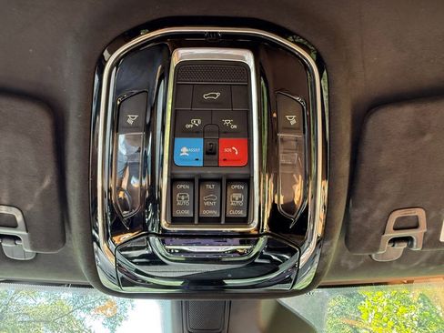 Used 2022 Jeep Grand Cherokee L Summit AWD/4WD image 36