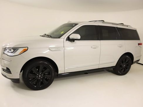 Used 2024 Lincoln Navigator Reserve AWD/4WD image 2