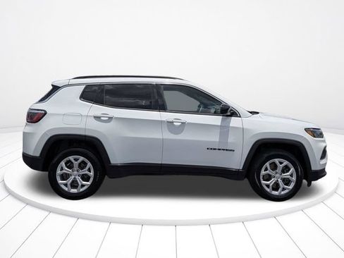 Used 2024 Jeep Compass Latitude AWD/4WD image 2