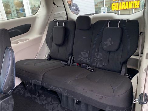 Used 2021 Chrysler Pacifica Touring w/ Cold Weather Group image 21