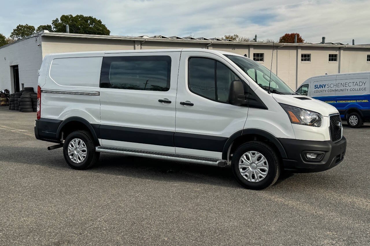 Used 2025 Ford Transit 250 Low Roof RWD image 2
