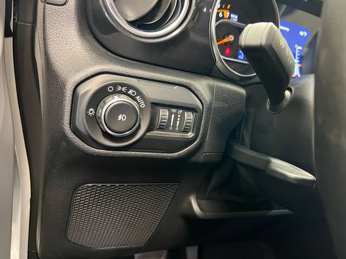 Used 2020 Jeep Wrangler Unlimited Sahara image 24